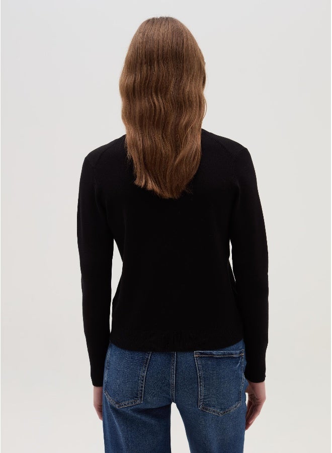 او في اس كنزة بياقة على شكل حرف - Image 3