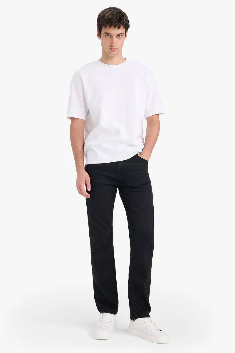 Defacto  Sergio Regular Fit Regular Waist Straight Leg Jeans for Men | Best Price UAE
