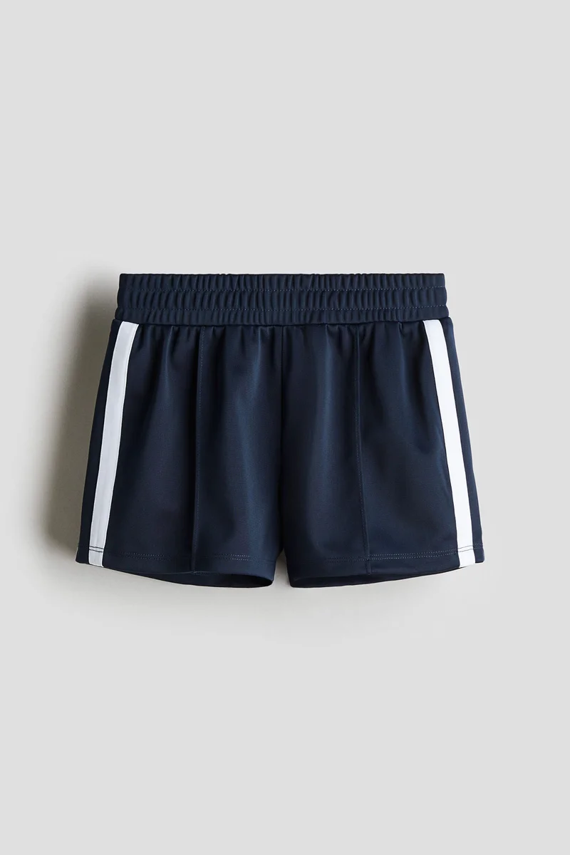 اتش اند ام شورت مخطط على الجوانب