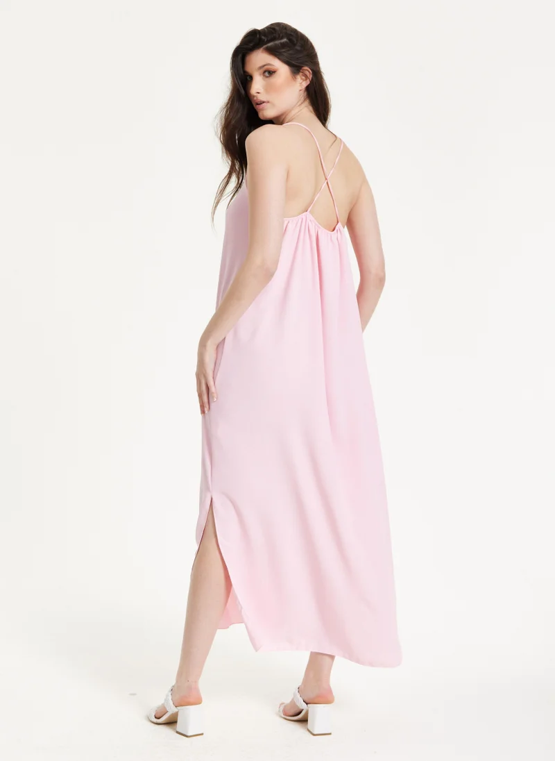 Liquorish فستان ماكسي وردي بظهر متقاطع