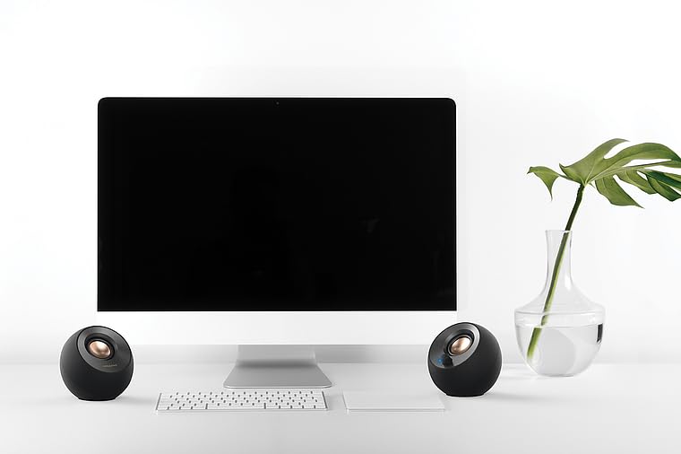 Creative كرييتف بيبل V2 - مكبرات صوت مكتبية بتصميم بسيط تعمل بتقنية USB-C 2.0، مدخل AUX 3.5 مم، 8W RMS مع ذروة 16W لأجهزة الكمبيوتر واللابتوبات، مزود بمحول Type-A وكابل ممتد (أسود) - Image 2