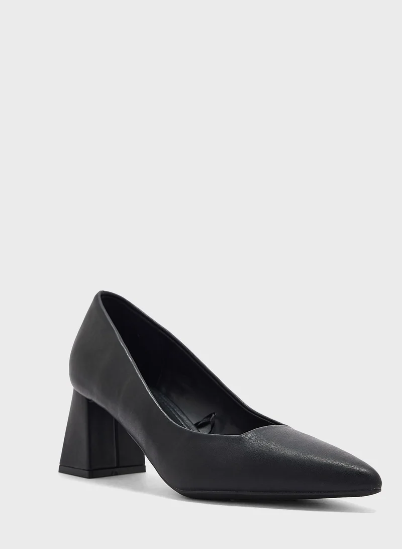 shoexpress Pointed Toe Mid Heel Pumps