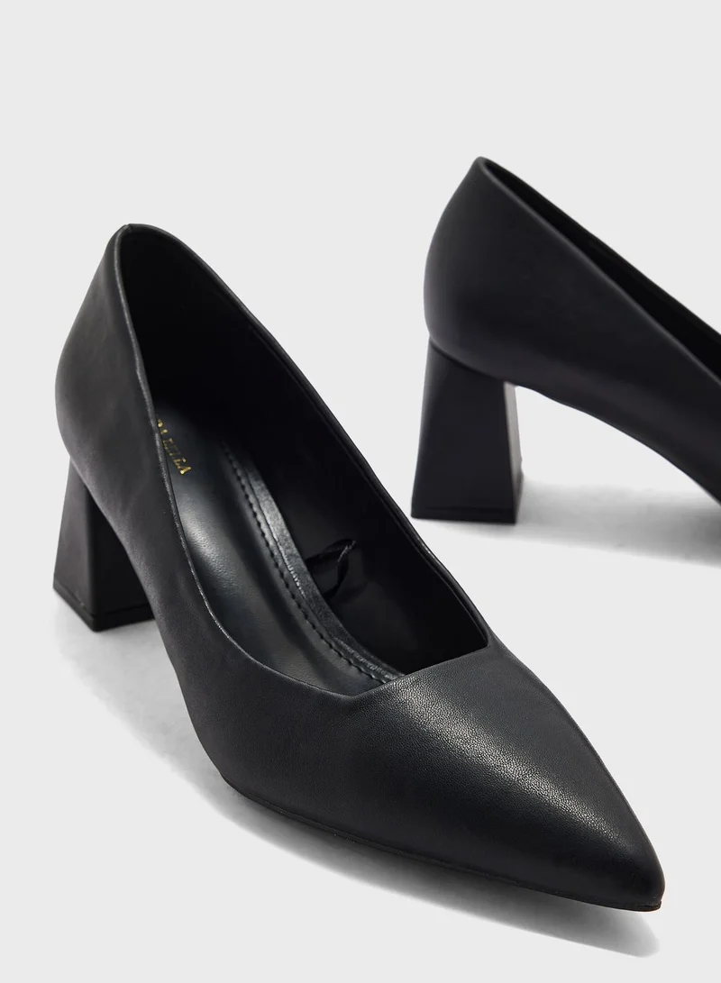 shoexpress Pointed Toe Mid Heel Pumps