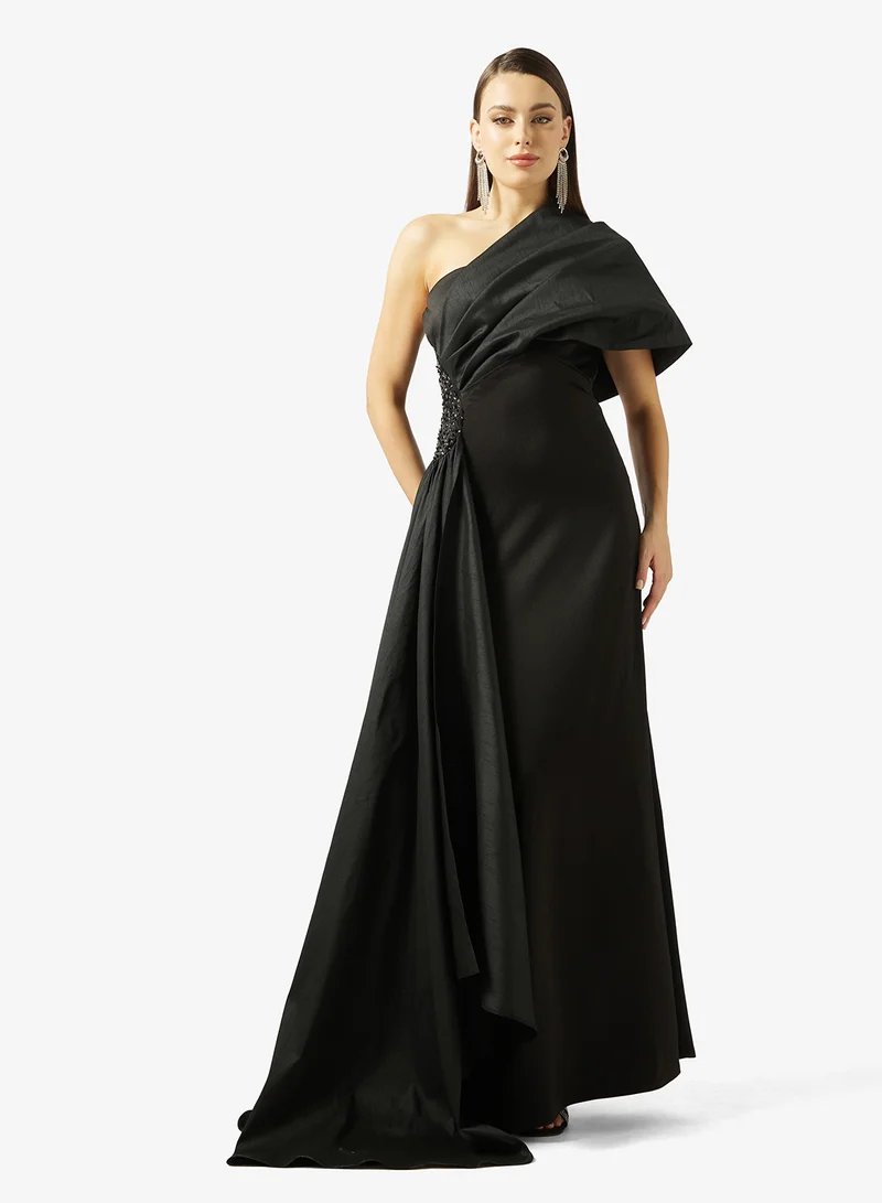 نمشي x فستان حورية البحر لامع بكتف واحد وطيات