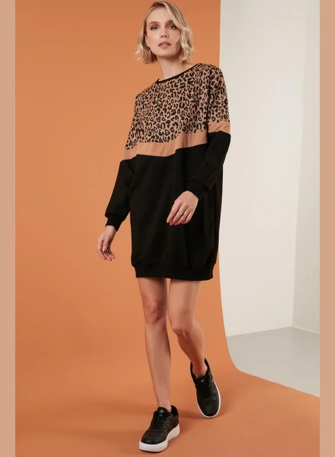 ليلا تونيك ليلا بطبعة جلد الفهد مقاس كبير بياقة مستديرة للنساء