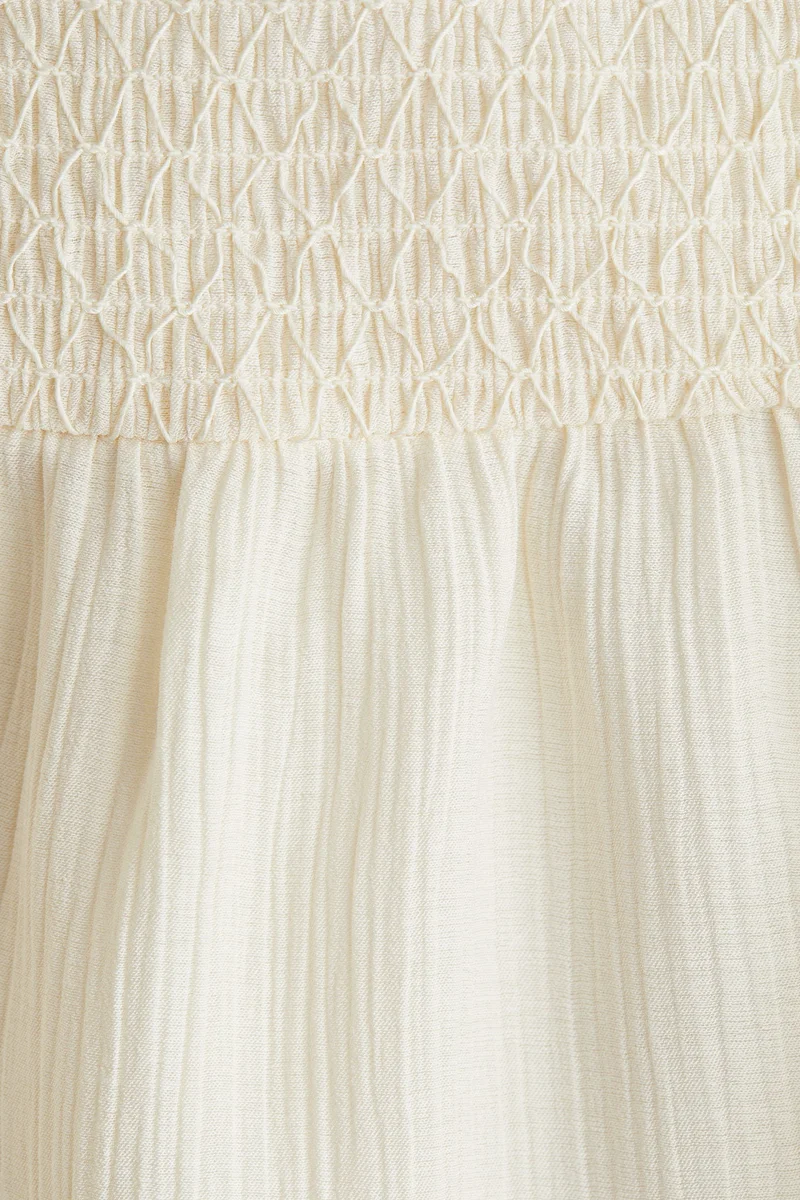 اتش اند ام فستان بحمالات كتف رفيعة ودرزات مكشكشة