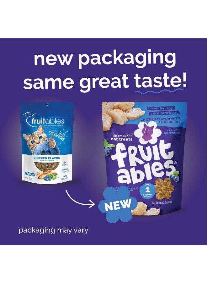 مكافآت القطط من Fruitables، مكافآت القطط المقرمشة الغنية بالبروتين، صحية ومنخفضة السعرات الحرارية، خالية من القمح والذرة والصويا، مصنوعة من الدجاج الحقيقي والتوت الأزرق، 30 أونصة - Image 1