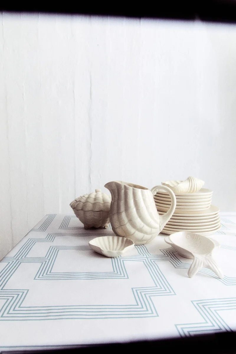 اتش اند ام مفرش طاولة من القطن المزين بنقوش