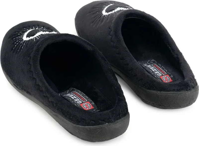 جيزر Women's Winter Embroidered Heart Design Comfortable Sole Home Garden Gondola Slippers