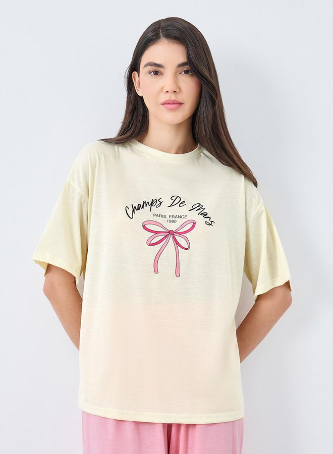 Styli Paris Bow Graphic Drop Shoulder T-Shirt and Pyjama Set - Image 3