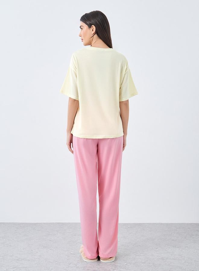 Styli Paris Bow Graphic Drop Shoulder T-Shirt and Pyjama Set - Image 5