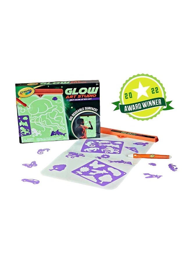 Crayola Glow Art Studio With Glow-In-The-Dark Canvas (38 X 57 Cm) - Image 1