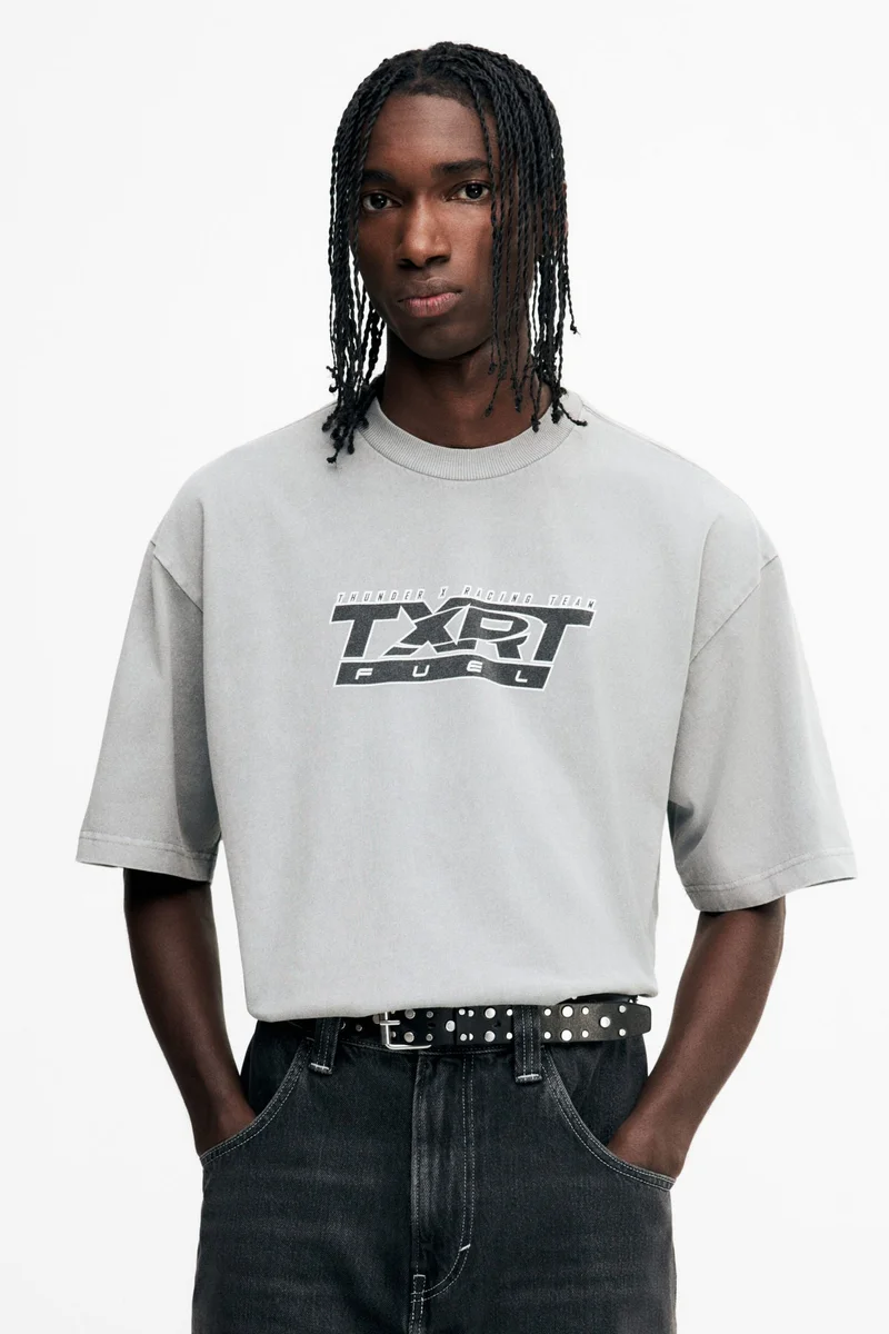 اتش اند ام تي-شيرت مكحوت بقصة واسعة