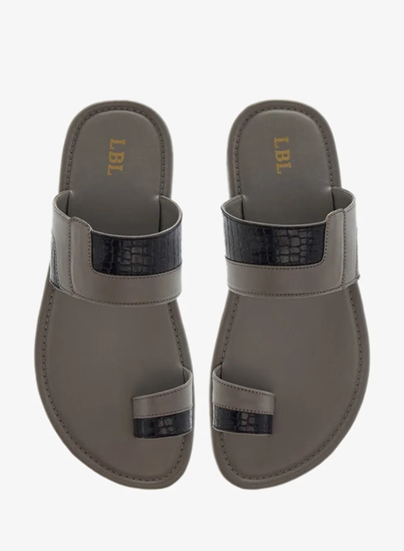 ال بي ال من شو اكسبرس صنادل عربية للأولاد بنعل مزخرف بتفاصيل حلقة عند الأصابع