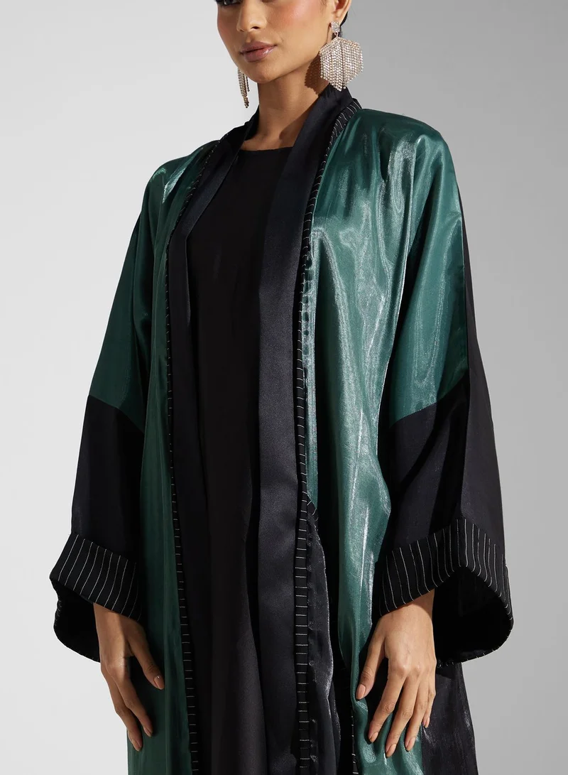 Khizana Color Block Detail Abaya With Sheila