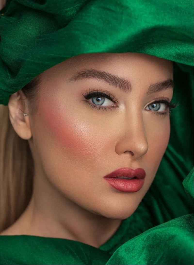 غلور  أحمر الشفاه غلور إندليس تشارم فويلا - لون جريء ومكثف، تركيبة كريمية مرطبة، تغطية مثالية لشفاه فاتنة طوال اليوم - Image 3