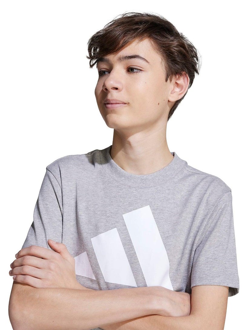 adidas تيشيرت جيه بي مطبوع للأطفال بأكمام قصيرة رمادي - Image 3