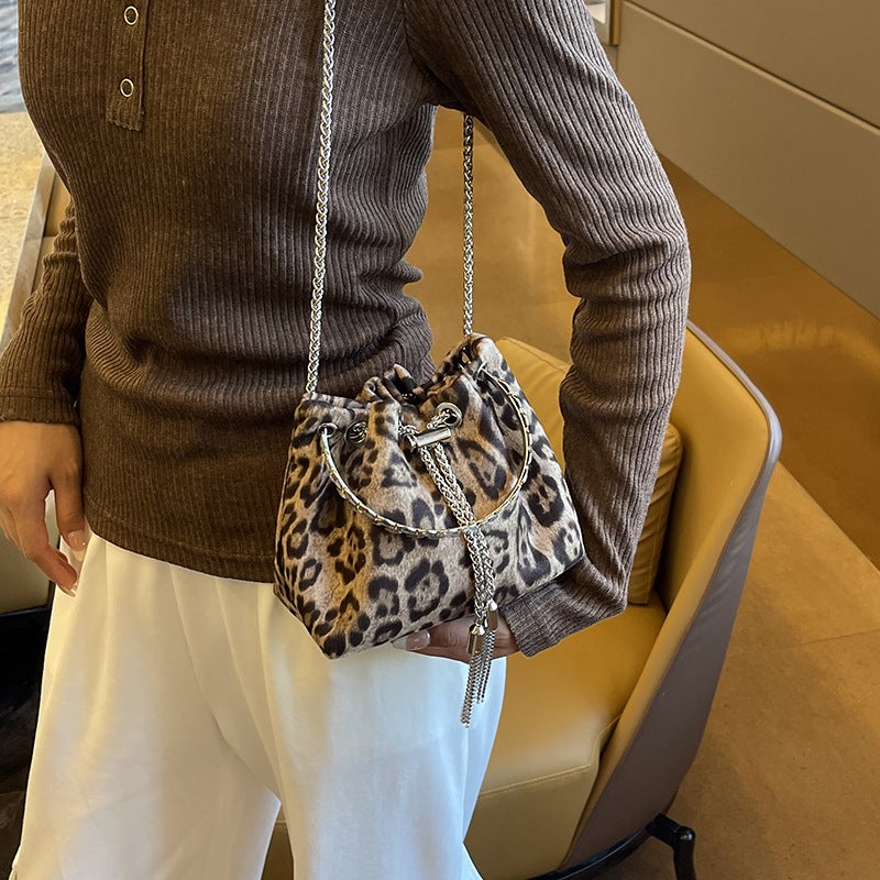 Retro Leopard Bucket Bag Women'S 2024 Trendy Bags Fashionable Chain Pleated Shoulder Crossbody Bag - Image 4