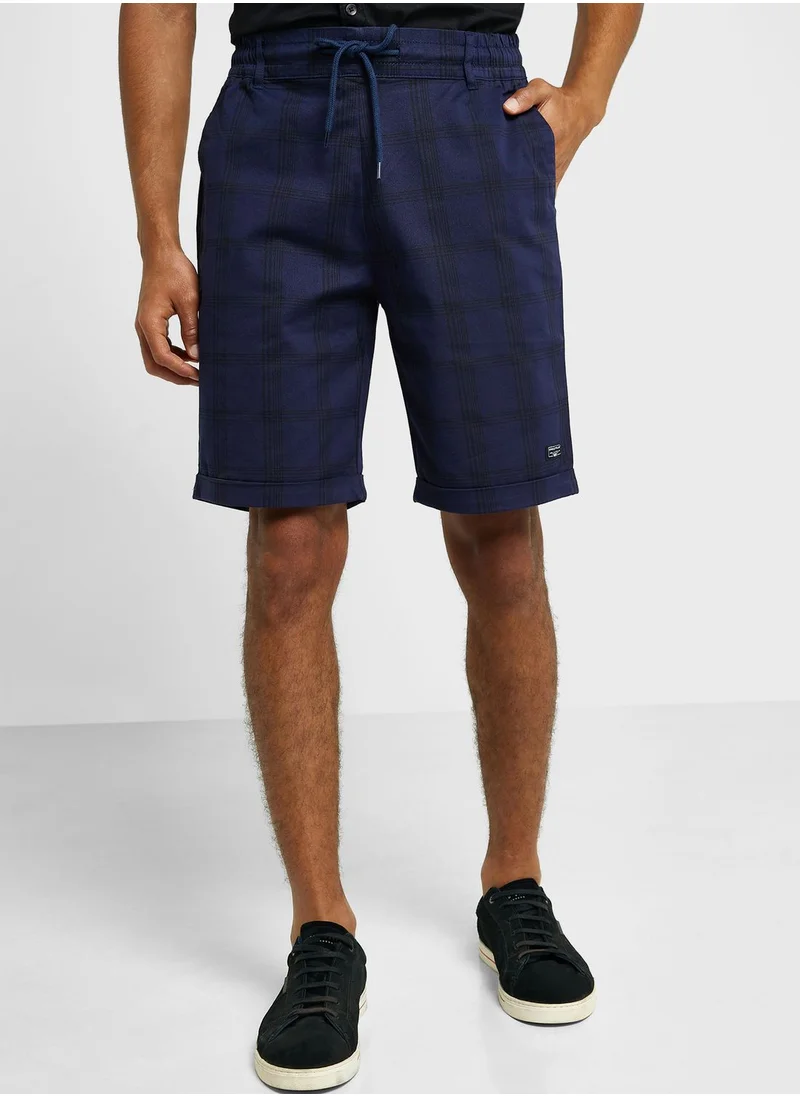 توماس سكوت Thomas Scott Men Checked Mid-Rise Slim Fit Sports Shorts