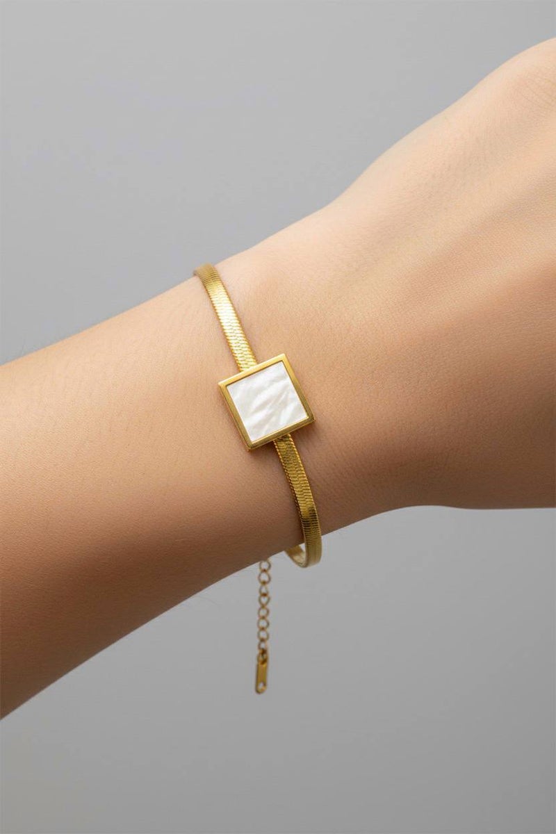 FLUFFY Women’s Bracelet Flat Chain Square Pendant Elegant Touch - Image 1