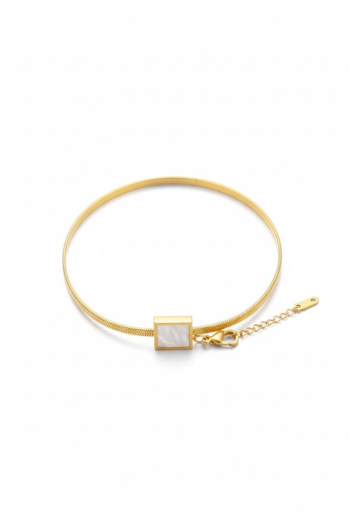 FLUFFY Women’s Bracelet Flat Chain Square Pendant Elegant Touch - Image 3