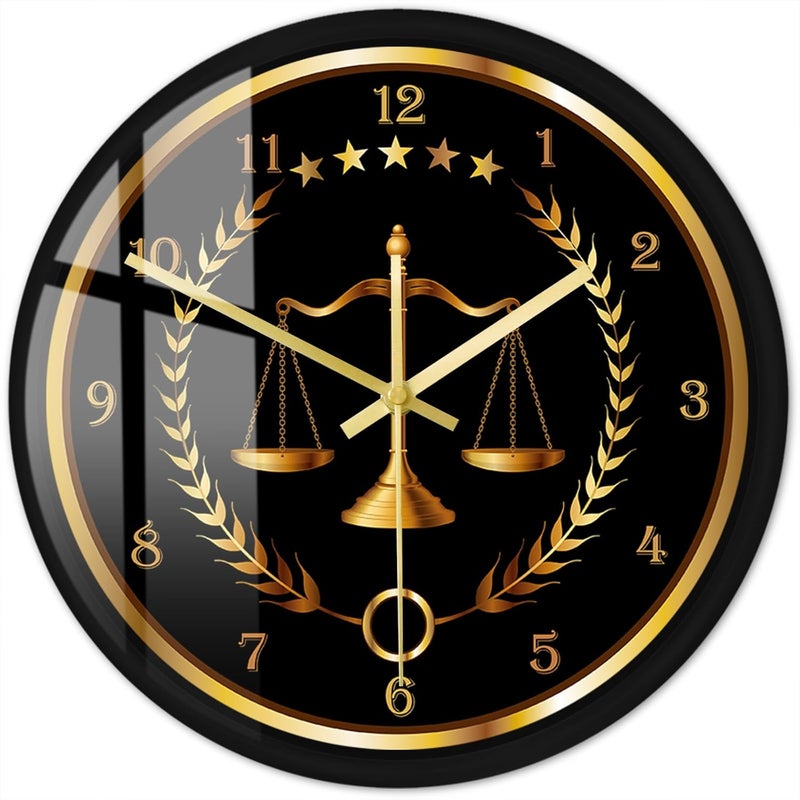 Timethink ساعة حائط مستديرة بإطار معدني بميزان العدالة، تعمل بالبطارية، كوارتز غير ناقر، بإطار ألومنيوم أسود للقضاة والقانون، لتزيين مكتب المحامي، مكتب شركة المحاماة، المدرسة، غرفة المعيشة، فن الحائط. - Image 1
