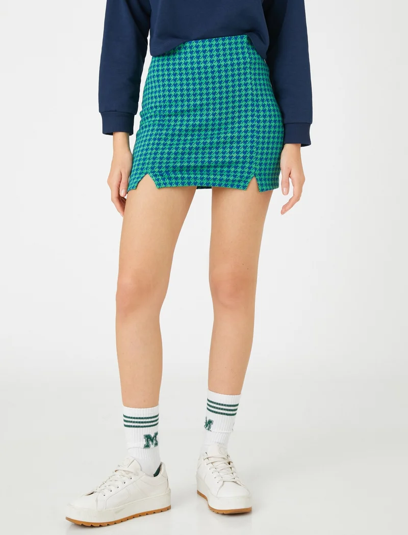 كوتون Mini Skirt with Side Slit Detail and Houndstooth Pattern