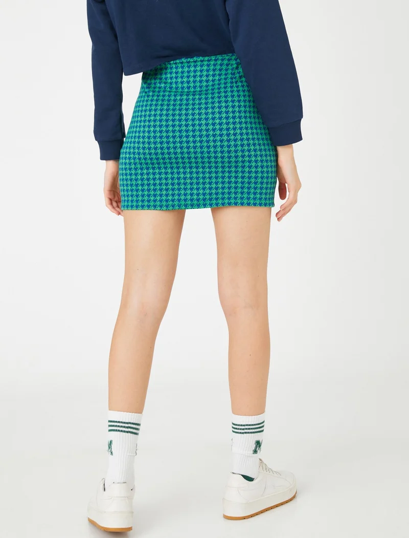 كوتون Mini Skirt with Side Slit Detail and Houndstooth Pattern