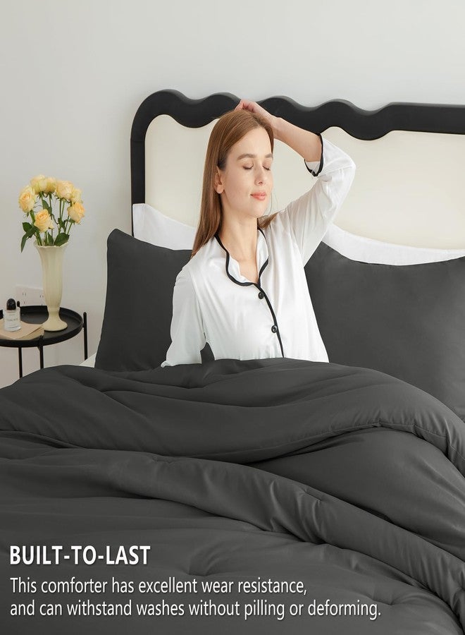 CozyLux طقم لحاف كوزي لوكس للملكة رمادي داكن، 3 قطع، أغطية سرير مصنوعة من الألياف الدقيقة الفاخرة بديل الريش لجميع الفصول (1 لحاف و 2 غطاء وسادة) - Image 3