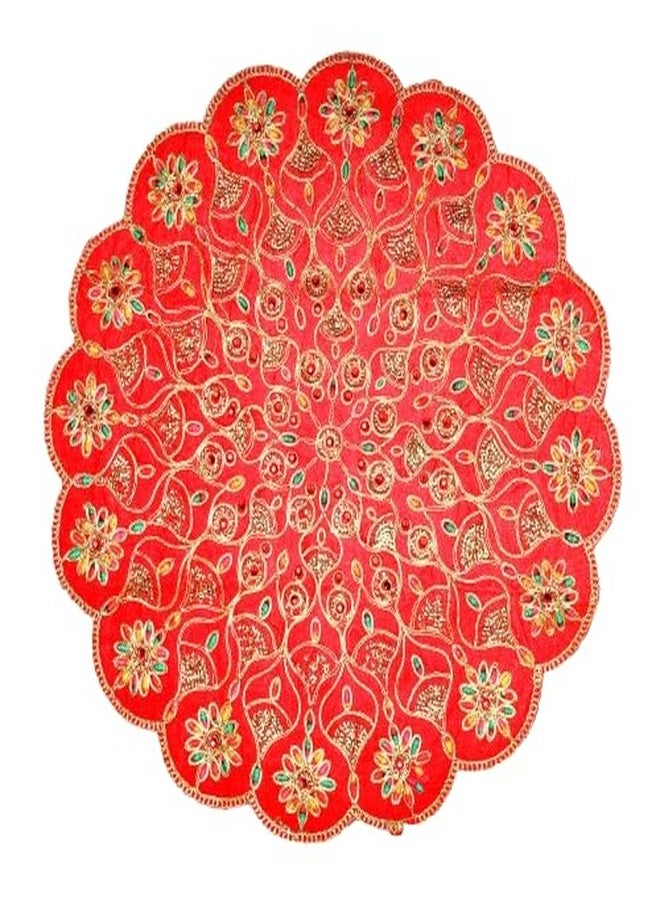 أديتري_كرييشن طقم من قطعتين من سجادات الصلاة الدائرية المخملية المزخرفة والمزينة بالترتر، مناسبة لاحتفالات البوجا الهندية التقليدية ورأس السنة الجديدة (المقاس: 11 بوصة × 11 بوصة) (أحمر وأخضر). - Image 3