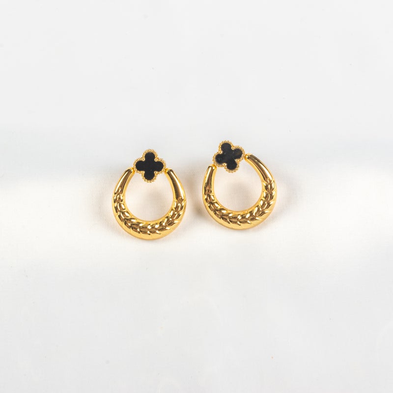 حلق أستانليس ستيل ذهبي شكل زهرة البرسيم أسود - Image 1