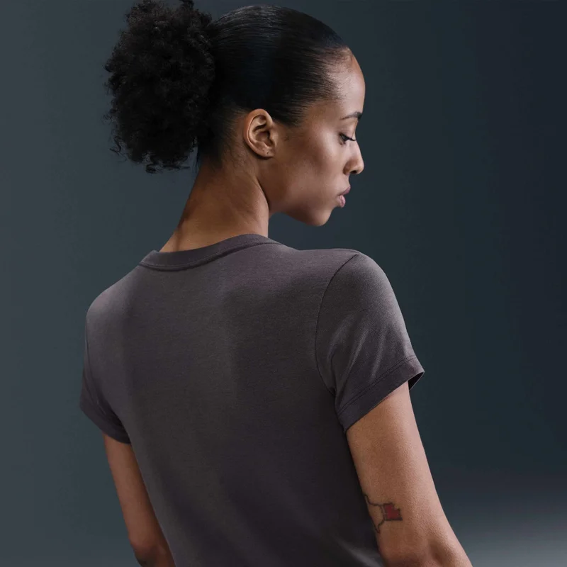 نايكي تيشيرت سبورتسوير تشيل كينت للنساء