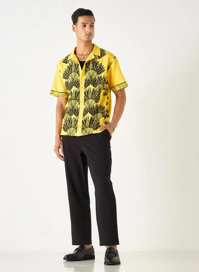 سبلاش فيڤ قميص بقصة مريحة بطبعة أوراق شجر وياقة كامب