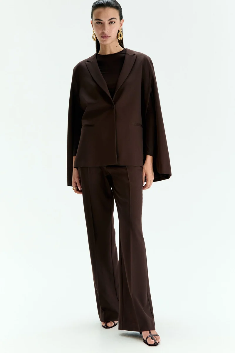 اتش اند ام بنطلون واسع مزيّن بكسرات على الساقين