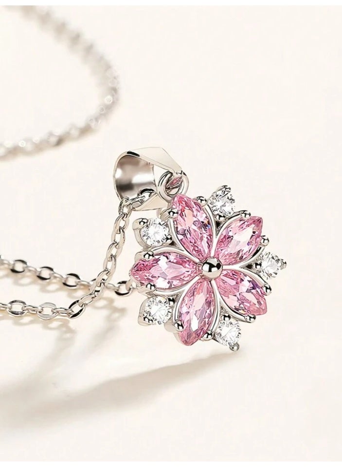 925 ستيرلنغ سيلفر تشارمز سلسال من الفضة الإسترلينية عيار 925 بقلادة فاخرة ناعمة مصنوعة بجودة عالية ودقة شديدة على شكل زهرة الكرز مرصعة بفصوص ملونة صغيرة من كريستال الزيركون لتعطي مظهرا رائعا للأميرة التي تستحقها - Image 3