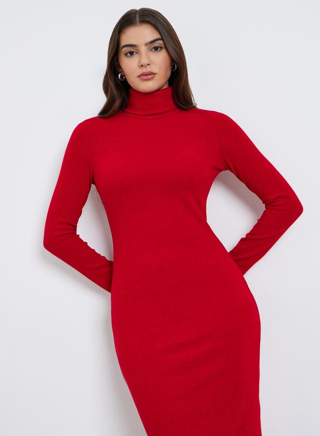 ستايلي فستان ميدي بنمط سويتر وياقة عالية - Image 1