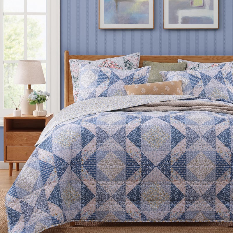BLOOMHAVEN Quilt Set Queen Size, Patchwork Blue Marigold Floral Quilt Sets, Reversible Bedspread Lightweight and Breathable for All Seasons, Soft Quilted Bedspread with 2 Pillow Shams - Image 1