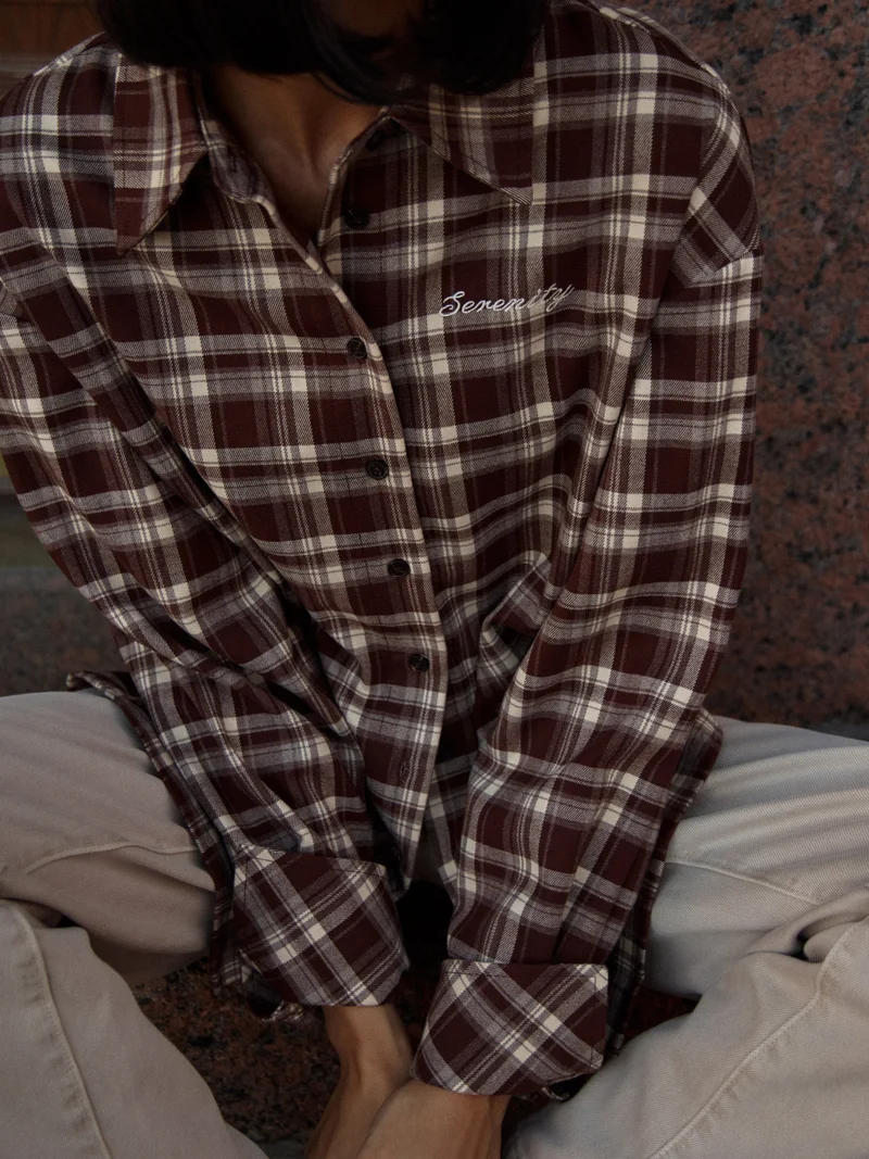 ليتشي قميص منقوش مريح مع تطريز