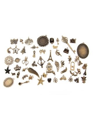 Collection of jewelry pieces, chain links, pendants, antique mixed bronze beads - pzsku/Z89169A11B7C9B6E42F15Z/45/_/1732543150/599b9366-e89d-4a92-874a-a04decdbf3cf