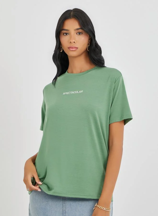 تايك تو تيشيرت كبير مطرز بشعار خذ اثنتين