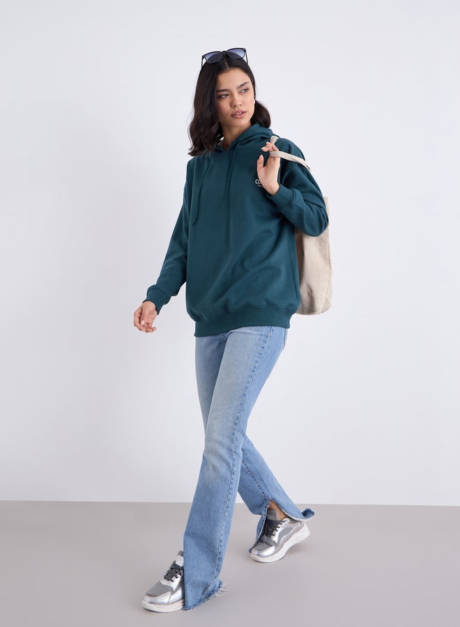 ستايلي هودي طويل بقصة عادية وطبعة شعار ستايلي - Image 2