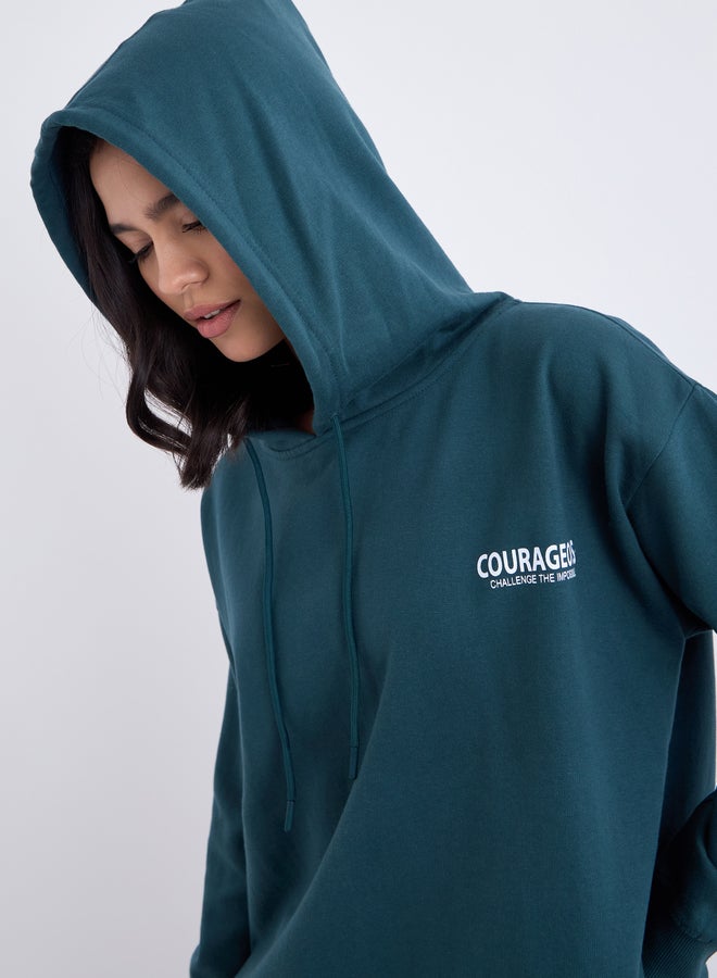 ستايلي هودي طويل بقصة عادية وطبعة شعار ستايلي - Image 4