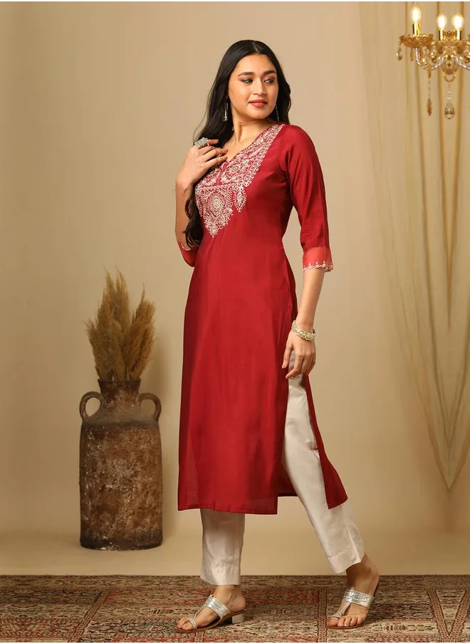 جلو باص Embroidered V-Neck Straight Ethnic Kurta