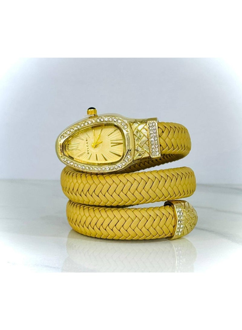 بولغاري ساعة يد حريمي فاخرة أنالوج – سوار حلزوني ذهبي بإطار مرصع بالفصوص