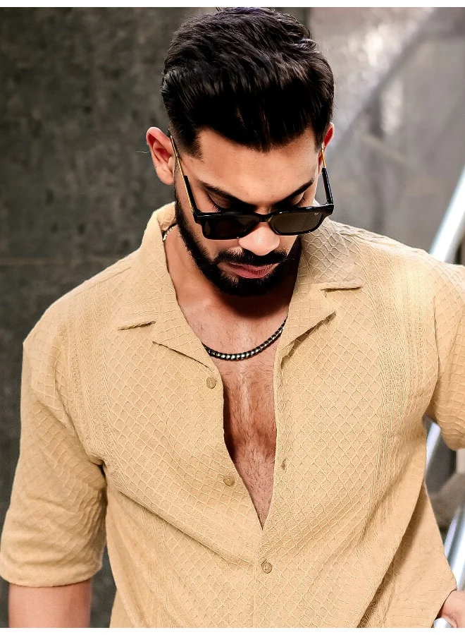 مانياك قميص رجالي بيج جاكار بولي بنقوش صلبة وأكمام ثلاثة أرباع