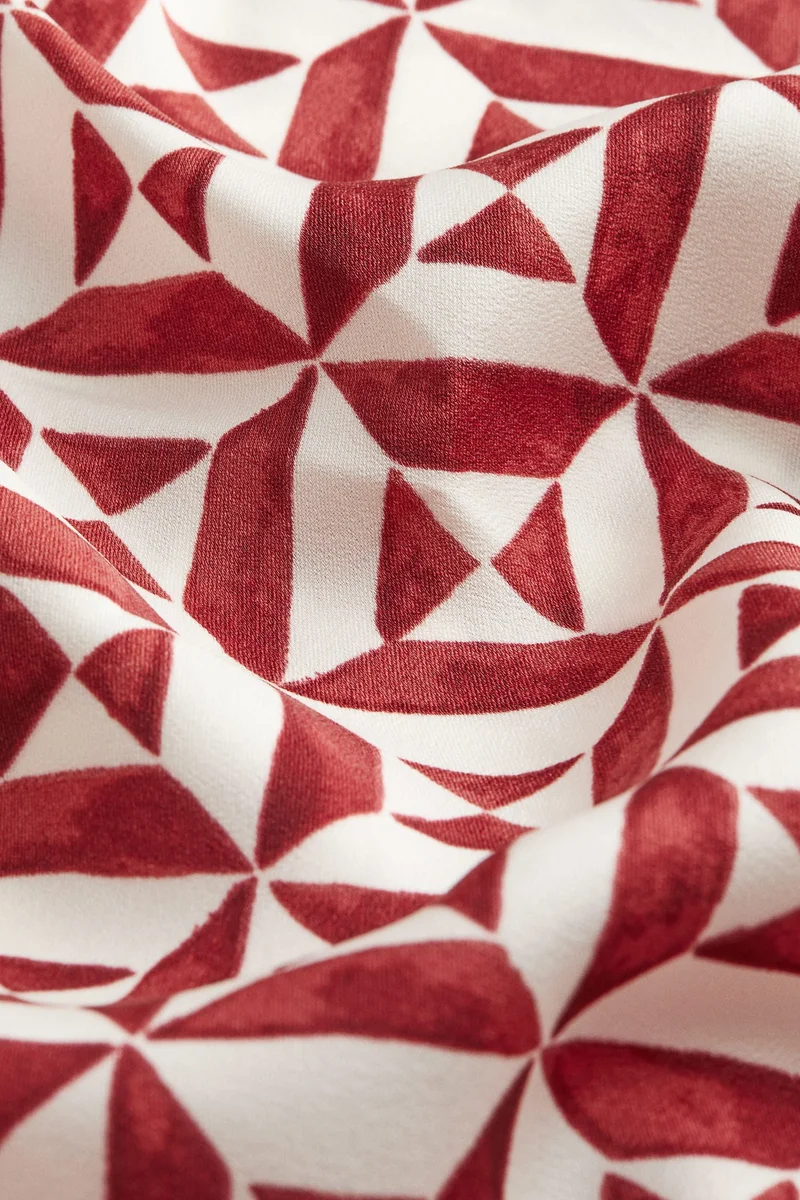 اتش اند ام فستان بتصميم قميص من الساتان