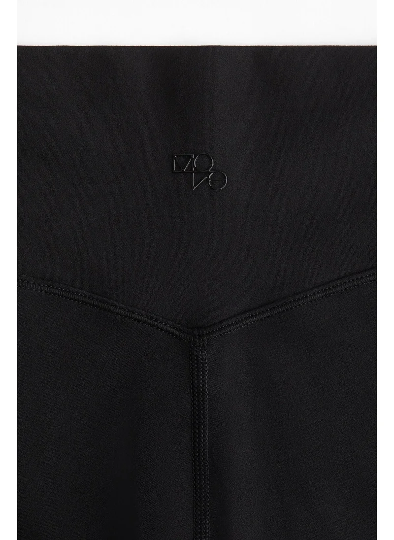 اتش اند ام Sports cycling shorts with SoftMove™