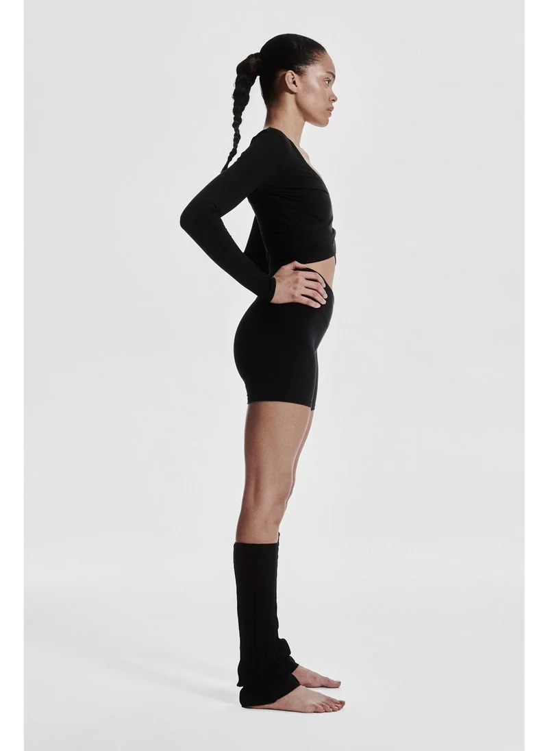 اتش اند ام Sports cycling shorts with SoftMove™