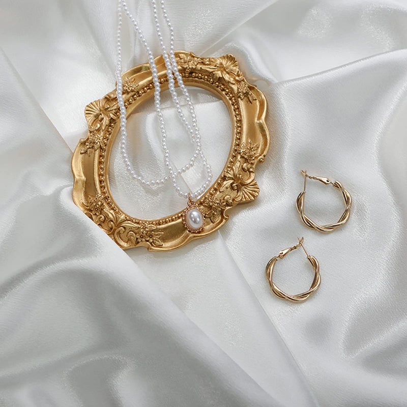 Yiemoge خلفية تصوير ساتين ييموج، قماش لامع للخلفيات للسلع، الحرف، المجوهرات، مستحضرات التجميل، تصوير الطعام وترتيب المسطح (أبيض، 4.9×3.3 قدم/150×100 سم) - Image 2