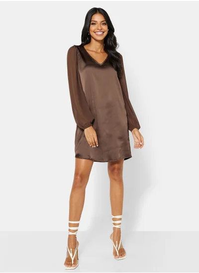 جاكلين دي يونج Satin Puff Sleeve Mini Dress